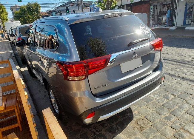 
								Mitsubishi Outlander full									