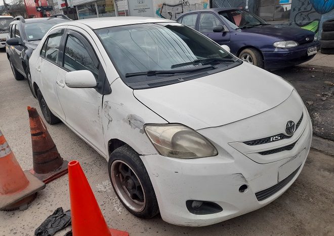 
								Toyota Yaris  GLI full									