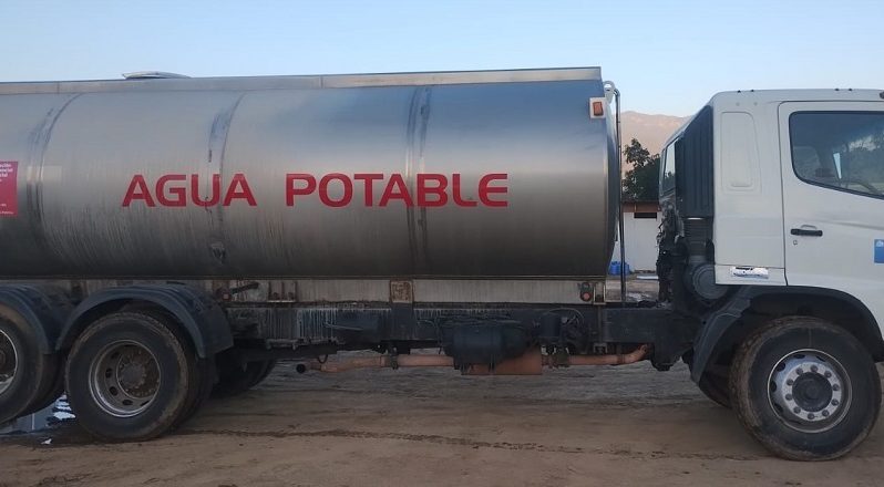 Camion Aljibe Hino con Estanque de Acero Inox