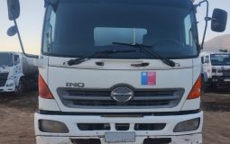 Camion Aljibe Hino con Estanque de Acero Inox