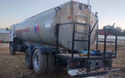 Camion Aljibe Hino con Estanque de Acero Inox