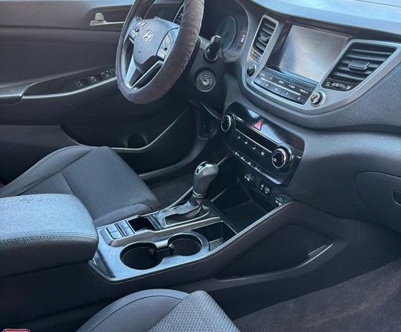 Hyundai  Tucson AT